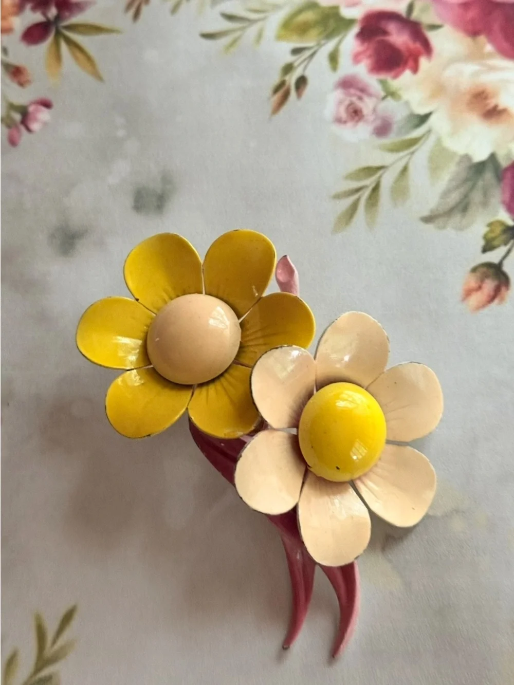 Vintage-Inspired Yellow & Cream Flower Brooch - Women Accessories